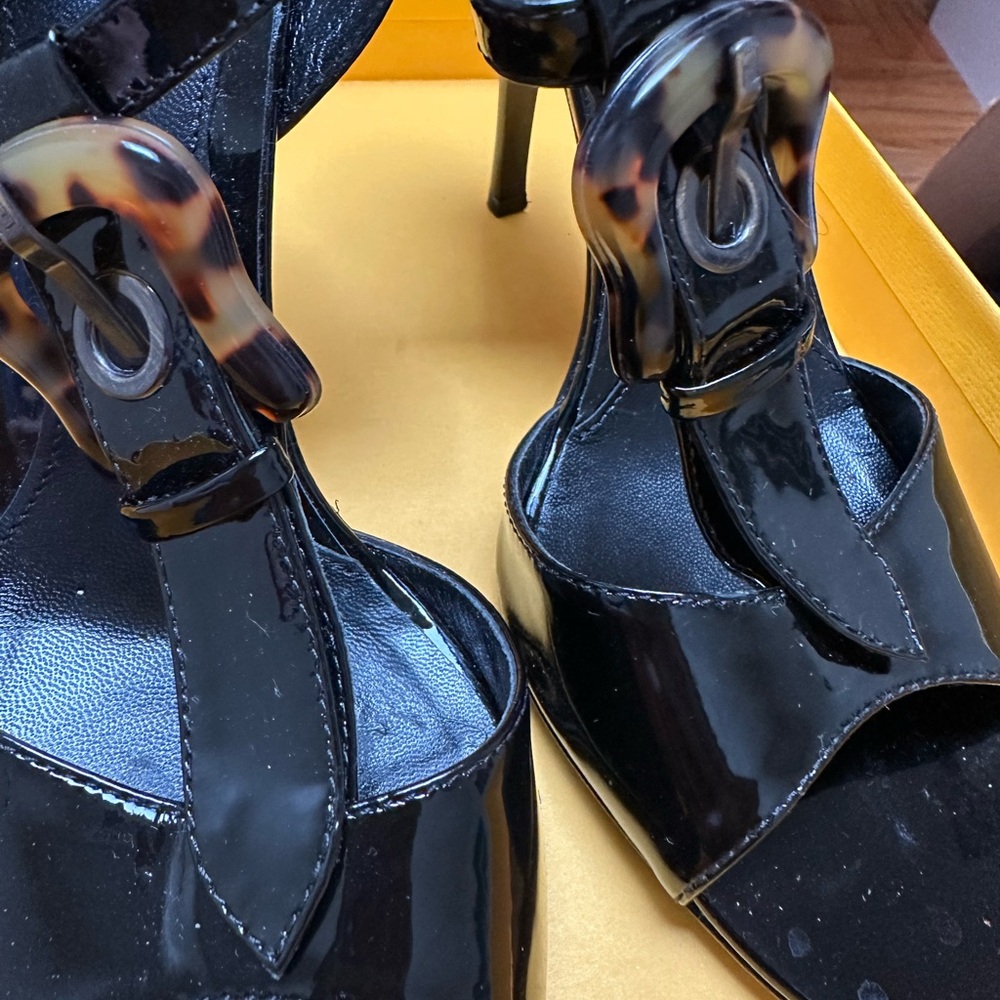 Fendi Black Patent Leather Heeled Sandals with Tortoiseshell Buckle - Picture 7 of 9